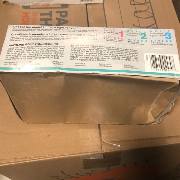 Ford Thunderbird model kit - Picture 3 of 3